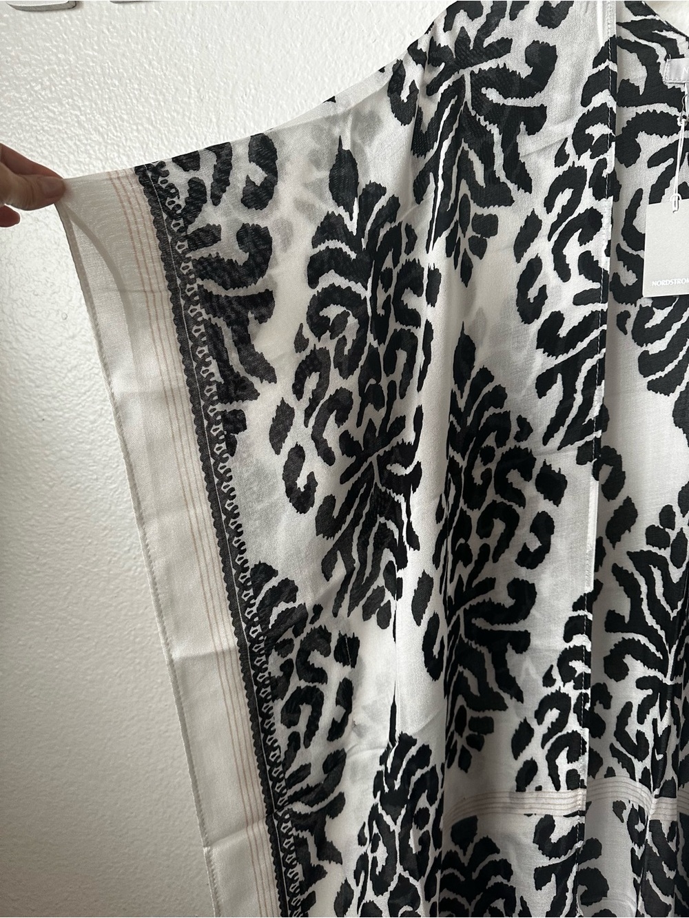 NORDSTROM OSFM Black & White Printed Summer Kimono With Armhole And Tassels - Picture 4 of 7